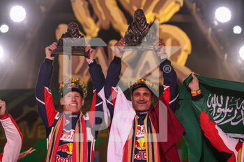 2022-01-14 - 201 Al-Attiyah Nasser (qat), Baumel Batthieu (fra), Toyota Gazoo Racing, Toyota GR DKR Hilux T1+, Auto FIA T1/T2, W2RC, portrait, podium during the Podium Finish of the Dakar Rally 2022, on January 14th 2022 in Jeddah, Saudi Arabia - PODIUM FINISH - STAGE 12 OF THE DAKAR RALLY 2022 BETWEEN BISHA AND JEDDAH - RALLY - MOTORS