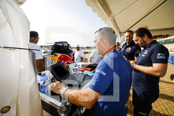 2022-10-18 - FIA Scrutineer during the Administrative and Technical verifications of the Andalucia Rally 2022, 4th round of the 2022 FIA World Rally-Raid Championship, from October 18 to 19, 2022 in Sevilla, Spain - AUTO - ANDALUCIA RALLY 2022 - RALLY - MOTORS