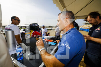 2022-10-18 - FIA Scrutineer during the Administrative and Technical verifications of the Andalucia Rally 2022, 4th round of the 2022 FIA World Rally-Raid Championship, from October 18 to 19, 2022 in Sevilla, Spain - AUTO - ANDALUCIA RALLY 2022 - RALLY - MOTORS