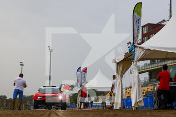2022-10-19 - 201 LOEB Sébastien (fra), LURQUIN Fabian (bel), Bahrain Raid Xtreme, Prodrive Hunter, FIA W2RC, Auto, ambiance during the Administrative and Technical verifications of the Andalucia Rally 2022, 4th round of the 2022 FIA World Rally-Raid Championship, from October 18 to 19, 2022 in Sevilla, Spain - AUTO - ANDALUCIA RALLY 2022 - RALLY - MOTORS