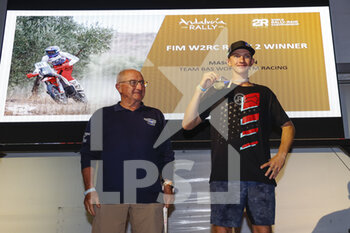 2022-10-19 - KLEIN Mason (usa), BAS World KTM Racing Team, KTM 450 Rally Raid, FIM W2RC, Moto, portrait, remise des prix, Awards, during the Stage 1 of the Andalucia Rally 2022, 4th round of the 2022 FIA World Rally-Raid Championship, on October 20, 2022 in Sevilla, Spain - AUTO - ANDALUCIA RALLY 2022 - RALLY - MOTORS