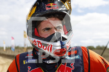 2022-10-22 - BENAVIDES Kevin (arg), Red Bull KTM Factory Racing, KTM 450 Rally Factory, FIM W2RC, Moto, portrait during the Stage 3 of the Andalucia Rally 2022, 4th round of the 2022 FIA World Rally-Raid Championship, on October 22, 2022 in Sevilla, Spain - AUTO - ANDALUCIA RALLY 2022 - RALLY - MOTORS