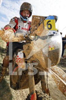 2022-10-22 - BRANCH Ross (bwa), Hero Motorsports Team Rally, Hero 450 Rally, FIM W2RC, Moto, portrait during the Stage 3 of the Andalucia Rally 2022, 4th round of the 2022 FIA World Rally-Raid Championship, on October 22, 2022 in Sevilla, Spain - AUTO - ANDALUCIA RALLY 2022 - RALLY - MOTORS