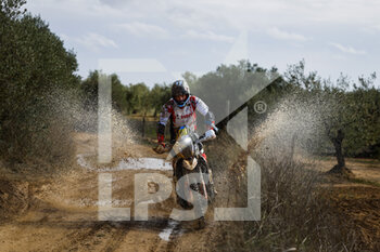2022-10-22 - 16 BRANCH Ross (bwa), Hero Motorsports Team Rally, Hero 450 Rally, FIM W2RC, Moto, action during the Stage 3 of the Andalucia Rally 2022, 4th round of the 2022 FIA World Rally-Raid Championship, on October 22, 2022 in Sevilla, Spain - AUTO - ANDALUCIA RALLY 2022 - RALLY - MOTORS