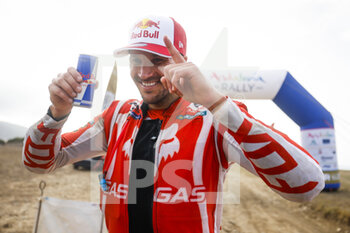2022-10-23 - SUNDERLAND Sam (gbr), GasGas Factory Racing, KTM 450 Rally Factory, FIM W2RC, Moto, portrait during the Stage 4 of the Andalucia Rally 2022, 4th round of the 2022 FIA World Rally-Raid Championship, on October 23, 2022 in Sevilla, Spain - AUTO - ANDALUCIA RALLY 2022 - RALLY - MOTORS