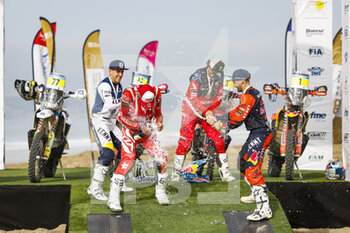 2022-10-23 - 03 SUNDERLAND Sam (gbr), GasGas Factory Racing, KTM 450 Rally Factory, FIM W2RC, Moto, 77 BENAVIDES Luciano (arg), Husqvarna Factory Racing, Husqvarna 450 Rally Factory, FIM W2RC, Moto, 42 VAN BEVEREN Adrien (fra), Monster Energy Honda Team 2022, Honda CRF 450 Rally, FIM W2RC, Moto, 01 BENAVIDES Kevin (arg), Red Bull KTM Factory Racing, KTM 450 Rally Factory, FIM W2RC, Moto, podium, portrait during the Stage 4 of the Andalucia Rally 2022, 4th round of the 2022 FIA World Rally-Raid Championship, on October 23, 2022 in Sevilla, Spain - AUTO - ANDALUCIA RALLY 2022 - RALLY - MOTORS