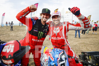 2022-10-23 - VAN BEVEREN Adrien (fra), Monster Energy Honda Team 2022, Honda CRF 450 Rally, FIM W2RC, Moto, SUNDERLAND Sam (gbr), GasGas Factory Racing, KTM 450 Rally Factory, FIM W2RC, Moto, portrait during the Stage 4 of the Andalucia Rally 2022, 4th round of the 2022 FIA World Rally-Raid Championship, on October 23, 2022 in Sevilla, Spain - AUTO - ANDALUCIA RALLY 2022 - RALLY - MOTORS