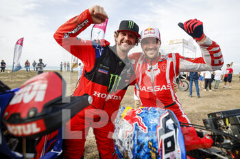 2022-10-23 - VAN BEVEREN Adrien (fra), Monster Energy Honda Team 2022, Honda CRF 450 Rally, FIM W2RC, Moto, SUNDERLAND Sam (gbr), GasGas Factory Racing, KTM 450 Rally Factory, FIM W2RC, Moto, portrait during the Stage 4 of the Andalucia Rally 2022, 4th round of the 2022 FIA World Rally-Raid Championship, on October 23, 2022 in Sevilla, Spain - AUTO - ANDALUCIA RALLY 2022 - RALLY - MOTORS