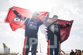 2022-10-23 - 201 LOEB Sébastien (fra), LURQUIN Fabian (bel), Bahrain Raid Xtreme, Prodrive Hunter, FIA W2RC, Auto, celebrates their title during the Stage 4 of the Andalucia Rally 2022, 4th round of the 2022 FIA World Rally-Raid Championship, on October 23, 2022 in Sevilla, Spain - AUTO - ANDALUCIA RALLY 2022 - RALLY - MOTORS