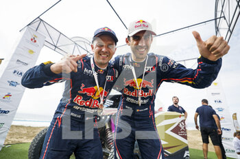 2022-10-23 - 307 DE MEVIUS Guillaume (bel), CAZALET François (fra), GRallyTeam OT3, Red Bull Off-Road Junior Team, FIA W2RC, Auto, podium, portrait during the Stage 4 of the Andalucia Rally 2022, 4th round of the 2022 FIA World Rally-Raid Championship, on October 23, 2022 in Sevilla, Spain - AUTO - ANDALUCIA RALLY 2022 - RALLY - MOTORS