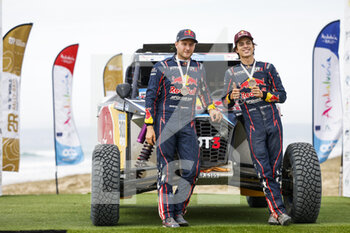 2022-10-23 - 302 QUINTERO Seth (usa), ZENZ Dennis (ger), GRallyTeam OT3, Red Bull Off-Road Junior Team, FIA W2RC, Auto, podium, portrait during the Stage 4 of the Andalucia Rally 2022, 4th round of the 2022 FIA World Rally-Raid Championship, on October 23, 2022 in Sevilla, Spain - AUTO - ANDALUCIA RALLY 2022 - RALLY - MOTORS