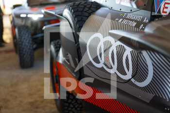 2022-12-29 - Team Audi Sport, Audi RS Q e-tron E2, Auto, ambiance during the Dakar 2023’s Administrative and Technical scrutineering, from December 28 to 30, 2022 at Sea Camp near Yanbu, Saudi Arabia - AUTO - DAKAR 2023 - SCRUTINEERING - RALLY - MOTORS