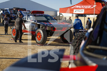 2022-12-29 - 204 PETERHANSEL Stéphane (fra), BOULANGER Edouard (fra), Team Audi Sport, Audi RS Q e-tron E2, Auto, ambiance during the Dakar 2023’s Administrative and Technical scrutineering, from December 28 to 30, 2022 at Sea Camp near Yanbu, Saudi Arabia - AUTO - DAKAR 2023 - SCRUTINEERING - RALLY - MOTORS