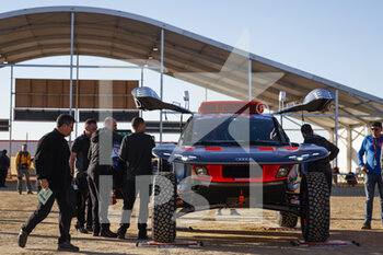 2022-12-29 - 204 PETERHANSEL Stéphane (fra), BOULANGER Edouard (fra), Team Audi Sport, Audi RS Q e-tron E2, Auto, ambiance during the Dakar 2023’s Administrative and Technical scrutineering, from December 28 to 30, 2022 at Sea Camp near Yanbu, Saudi Arabia - AUTO - DAKAR 2023 - SCRUTINEERING - RALLY - MOTORS