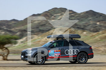 2022-12-30 - Team Audi Sport, Audi RS Q e-tron E2, Auto, mechanics during the Private test of the Dakar 2023, from December 28 to 29, 2022 near Yanbu, Saudi Arabia - AUTO - DAKAR 2023 - PRIVATE TESTS - RALLY - MOTORS