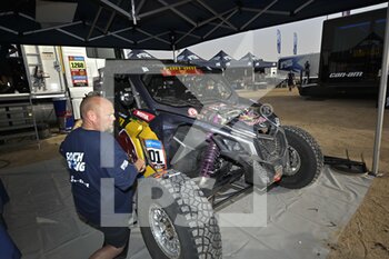 2022-12-30 - 301 QUINTERO Seth (usa), ZENZ Dennis (ger), Red Bull Off-Road Junior Team USA presented by BF Goodrich, Can-Am, SSV, FIA W2RC, action during the Dakar 2023’s Administrative and Technical scrutineering, from December 28 to 30, 2022 at Sea Camp near Yanbu, Saudi Arabia - AUTO - DAKAR 2023 - SCRUTINEERING - RALLY - MOTORS