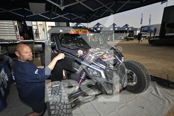 2022-12-30 - 301 QUINTERO Seth (usa), ZENZ Dennis (ger), Red Bull Off-Road Junior Team USA presented by BF Goodrich, Can-Am, SSV, FIA W2RC, action during the Dakar 2023’s Administrative and Technical scrutineering, from December 28 to 30, 2022 at Sea Camp near Yanbu, Saudi Arabia - AUTO - DAKAR 2023 - SCRUTINEERING - RALLY - MOTORS