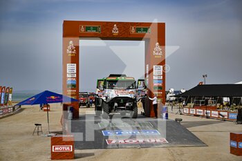 2022-12-31 - 507 DE BAAR Pascal (nld), SLOOTJES Stefan (nld), KRUGER Marcin (ger), Riwald Dakar Team, Renaut, Trucks, action during the Starting podium ceremony of the Dakar 2023, on December 31, 2022 near Yanbu, Saudi Arabia - AUTO - DAKAR 2023 - PODIUM START - RALLY - MOTORS