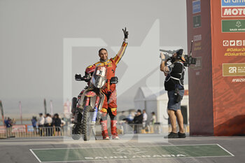 2022-12-31 - 70 ALGHUNEIM Mishal (sau), Saudi Dirtbike Center, Husqvarna, Moto, action during the Starting podium ceremony of the Dakar 2023, on December 31, 2022 near Yanbu, Saudi Arabia - AUTO - DAKAR 2023 - PODIUM START - RALLY - MOTORS