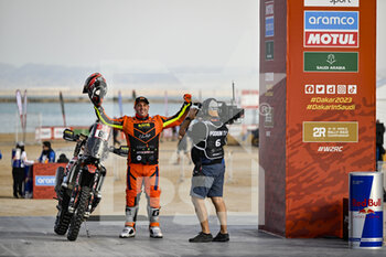 2022-12-31 - 65 CHOLLET Guillaume (fra), Jancys, KTM, Moto, action during the Starting podium ceremony of the Dakar 2023, on December 31, 2022 near Yanbu, Saudi Arabia - AUTO - DAKAR 2023 - PODIUM START - RALLY - MOTORS