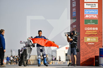 2022-12-31 - 58 MIN ZHANG (chn), Wu Pu Da Hai Dao Rally Team, Moto, action during the Starting podium ceremony of the Dakar 2023, on December 31, 2022 near Yanbu, Saudi Arabia - AUTO - DAKAR 2023 - PODIUM START - RALLY - MOTORS