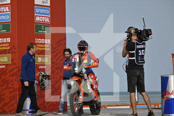 2022-12-31 - 21 COX Bradley (zaf), BAS World KTM Racing Team, KTM, Moto, FIM W2RC, action during the Starting podium ceremony of the Dakar 2023, on December 31, 2022 near Yanbu, Saudi Arabia - AUTO - DAKAR 2023 - PODIUM START - RALLY - MOTORS
