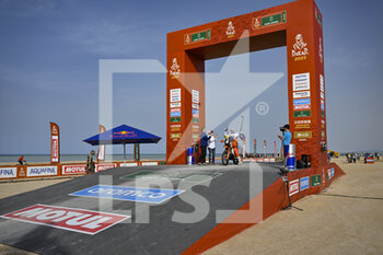 2022-12-31 - during the Starting podium ceremony of the Dakar 2023, on December 31, 2022 near Yanbu, Saudi Arabia - AUTO - DAKAR 2023 - PODIUM START - RALLY - MOTORS