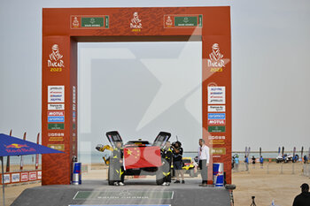 2022-12-31 - 237 TIAN Po (chn), DU Xuanyi (chn), HANWEI Motorsport Team, SMG, Auto, FIA W2RC, action during the Starting podium ceremony of the Dakar 2023, on December 31, 2022 near Yanbu, Saudi Arabia - AUTO - DAKAR 2023 - PODIUM START - RALLY - MOTORS