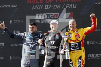 2022-05-08 - HUFF Rob (GBR), Zengo Motorsport, CUPRA Leon Competición, portrait NAGY Daniel (HUN), Zengő Motorsport, CUPRA Leon Competición, portrait CORONEL Tom (NLD), Comtoyou DHL Team Audi Sport, Audi RS 3 LMS, portrait podium during the WTCR - Race of France 2022, 1st round of the 2022 FIA World Touring Car Cup, from May 7 to 8 in Pau, France - WTCR - RACE OF FRANCE 2022, 1ST ROUND OF THE 2022 FIA WORLD TOURING CAR CUP  - GRAND TOURISM - MOTORS