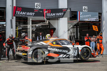 15/05/2022 - 32 Weerts Charles (bel), Vanthoor Dries (bel), Team WRT, Audi R8 LMS evo II GT3, action, pit stop during the 2nd round of the 2022 GT World Challenge Europe Sprint Cup, from May 13 to 15 on the Circuit de Nevers Magny-Cours in Magny-Cours, France - 2ND ROUND OF THE 2022 GT WORLD CHALLENGE EUROPE SPRINT CUP - TURISMO E GRAN TURISMO - MOTORI