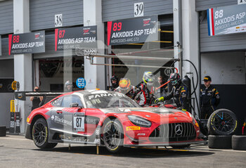 15/05/2022 - 87 Drouet Thomas (fra), Stevenson Casper (gbr), AKKODIS ASP Team, Mercedes-AMG GT3, action, pit stop during the 2nd round of the 2022 GT World Challenge Europe Sprint Cup, from May 13 to 15 on the Circuit de Nevers Magny-Cours in Magny-Cours, France - 2ND ROUND OF THE 2022 GT WORLD CHALLENGE EUROPE SPRINT CUP - TURISMO E GRAN TURISMO - MOTORI