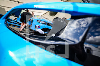 25/05/2022 - Cyan Performance Lynk & Co, Lynk & Co 03 TCR, mechanics at work during the WTCR - Race of Germany 2022, 2nd round of the 2022 FIA World Touring Car Cup, on the Nurburgring Nordschleife from May 26 to 28 in Nurburg, Germany - WTCR - RACE OF GERMANY 2022, 2ND ROUND OF THE 2022 FIA WORLD TOURING CAR CUP - TURISMO E GRAN TURISMO - MOTORI