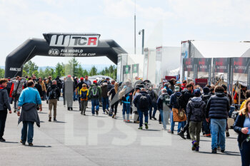 27/05/2022 - Fans in the paddock during the WTCR - Race of Germany 2022, 2nd round of the 2022 FIA World Touring Car Cup, on the Nurburgring Nordschleife from May 26 to 28 in Nurburg, Germany - AUTO - WTCR - RACE OF GERMANY 2022 - TURISMO E GRAN TURISMO - MOTORI
