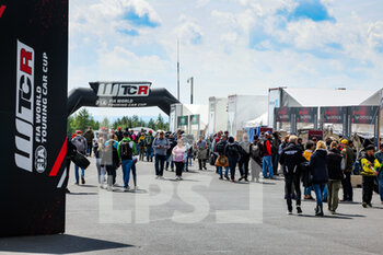 27/05/2022 - Fans in the paddock during the WTCR - Race of Germany 2022, 2nd round of the 2022 FIA World Touring Car Cup, on the Nurburgring Nordschleife from May 26 to 28 in Nurburg, Germany - AUTO - WTCR - RACE OF GERMANY 2022 - TURISMO E GRAN TURISMO - MOTORI