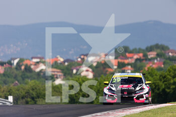 2022-06-11 - 29 GIROLAMI Nestor (ARG), ALL-INKL.COM Münnich Motorsport, Honda Civic Type R TCR, action during the WTCR - Race of Hungary 2022, 3rd round of the 2022 FIA World Touring Car Cup, on the Hungaroring from June 10 to 12 in Budapest, Hungary - AUTO - WTCR - RACE OF HUNGARY 2022 - GRAND TOURISM - MOTORS