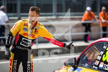 2022-06-11 - CORONEL Tom (NLD), Comtoyou DHL Team Audi Sport, Audi RS 3 LMS, mecaniciens mechanics during the WTCR - Race of Hungary 2022, 3rd round of the 2022 FIA World Touring Car Cup, on the Hungaroring from June 10 to 12 in Budapest, Hungary - AUTO - WTCR - RACE OF HUNGARY 2022 - GRAND TOURISM - MOTORS
