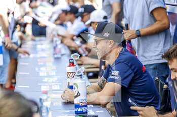 2022-06-10 - MONTEIRO Tiago (PRT), LIQUI MOLY Team Engstler, Honda Civic Type R TCR, portrait autograph session autograph session during the WTCR - Race of Hungary 2022, 3rd round of the 2022 FIA World Touring Car Cup, on the Hungaroring from June 10 to 12 in Budapest, Hungary - AUTO - WTCR - RACE OF HUNGARY 2022 - GRAND TOURISM - MOTORS