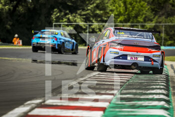 2022-06-10 - 96 AZCONA Mikel (ESP), BRC Hyundai N Squadra Corse, Hyundai Elantra N TCR, action during the WTCR - Race of Hungary 2022, 3rd round of the 2022 FIA World Touring Car Cup, on the Hungaroring from June 10 to 12 in Budapest, Hungary - AUTO - WTCR - RACE OF HUNGARY 2022 - GRAND TOURISM - MOTORS