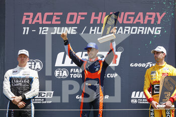 2022-06-12 - AZCONA Mikel (ESP), BRC Hyundai N Squadra Corse, Hyundai Elantra N TCR, portrait podium ambiance during the WTCR - Race of Hungary 2022, 3rd round of the 2022 FIA World Touring Car Cup, on the Hungaroring from June 10 to 12 in Budapest, Hungary - AUTO - WTCR - RACE OF HUNGARY 2022 - GRAND TOURISM - MOTORS