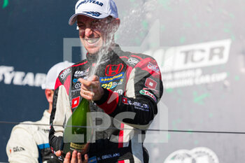 2022-06-12 - GIROLAMI Nestor (ARG), ALL-INKL.COM Münnich Motorsport, Honda Civic Type R TCR, portrait podium race 2 during the WTCR - Race of Hungary 2022, 3rd round of the 2022 FIA World Touring Car Cup, on the Hungaroring from June 10 to 12 in Budapest, Hungary - AUTO - WTCR - RACE OF HUNGARY 2022 - GRAND TOURISM - MOTORS