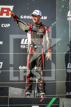 2022-06-12 - GIROLAMI Nestor (ARG), ALL-INKL.COM Münnich Motorsport, Honda Civic Type R TCR, portrait podium during the WTCR - Race of Hungary 2022, 3rd round of the 2022 FIA World Touring Car Cup, on the Hungaroring from June 10 to 12 in Budapest, Hungary - AUTO - WTCR - RACE OF HUNGARY 2022 - GRAND TOURISM - MOTORS
