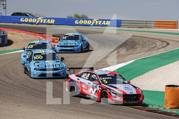 26/06/2022 - 05 MICHELISZ Norbert (HUN), BRC Hyundai N Squadra Corse, Hyundai Elantra N TCR, action 100 MULLER Yvan (FRA), Cyan Racing Lynk & Co, Lynk & Co 03 TCR, action during the WTCR - Race of Spain 2022, 4th round of the 2022 FIA World Touring Car Cup, on the MotorLand Aragon from June 24 to 26 in Alcaniz, Spain - AUTO - WTCR - RACE OF SPAIN 2022 - TURISMO E GRAN TURISMO - MOTORI