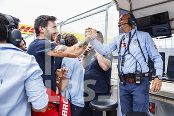 26/06/2022 - , BRC Hyundai N Squadra Corse, Hyundai Elantra N TCR, mecaniciens, mechanics celebration Tarquini Gabriele, portrait during the WTCR - Race of Spain 2022, 4th round of the 2022 FIA World Touring Car Cup, on the MotorLand Aragon from June 24 to 26 in Alcaniz, Spain - AUTO - WTCR - RACE OF SPAIN 2022 - TURISMO E GRAN TURISMO - MOTORI