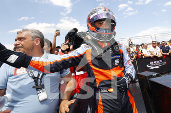 26/06/2022 - AZCONA Mikel (ESP), BRC Hyundai N Squadra Corse, Hyundai Elantra N TCR, portrait, podium, portrait, during the WTCR - Race of Spain 2022, 4th round of the 2022 FIA World Touring Car Cup, on the MotorLand Aragon from June 24 to 26 in Alcaniz, Spain - AUTO - WTCR - RACE OF SPAIN 2022 - TURISMO E GRAN TURISMO - MOTORI