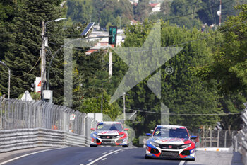 2022-07-02 - 09 TASSI Attila (HUN), LIQUI MOLY Engstler, Honda Civic Type R TCR, action, 18 MONTEIRO Tiago (PRT,) Équipe LIQUI MOLY Engstler, Honda Civic Type R TCR, action, during the WTCR - Race of Portugal 2022, 5th round of the 2022 FIA World Touring Car Cup, on the Circuit Internacional de Vila Real from July 1 to 3 in Vila Real, Portugal - AUTO - WTCR - RACE OF PORTUGAL 2022 - GRAND TOURISM - MOTORS
