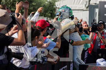 2022-07-03 - HUFF Robert (GBR), Zengo Motorsport, CUPRA Leon Competición, portrait arrivee finish line during the WTCR - Race of Portugal 2022, 5th round of the 2022 FIA World Touring Car Cup, on the Circuit Internacional de Vila Real from July 1 to 3 in Vila Real, Portugal - AUTO - WTCR - RACE OF PORTUGAL 2022 - GRAND TOURISM - MOTORS