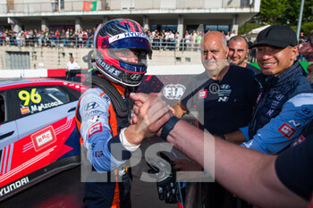 2022-07-03 - AZCONA Mikel (ESP), BRC Hyundai N Squadra Corse, Hyundai Elantra N TCR, portrait arrivee finish line during the WTCR - Race of Portugal 2022, 5th round of the 2022 FIA World Touring Car Cup, on the Circuit Internacional de Vila Real from July 1 to 3 in Vila Real, Portugal - AUTO - WTCR - RACE OF PORTUGAL 2022 - GRAND TOURISM - MOTORS
