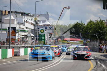 2022-07-03 - 100 MULLER Yvan (FRA), Cyan Racing Lynk & Co, Lynk & Co 03 TCR, action, 09 TASSI Attila (HUN), LIQUI MOLY Engstler, Honda Civic Type R TCR, action, depart, start, during the WTCR - Race of Portugal 2022, 5th round of the 2022 FIA World Touring Car Cup, on the Circuit Internacional de Vila Real from July 1 to 3 in Vila Real, Portugal - AUTO - WTCR - RACE OF PORTUGAL 2022 - GRAND TOURISM - MOTORS