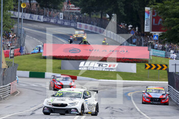 2022-07-03 - 79 HUFF Rob (GBR), Zengo Motorsport, CUPRA Leon Competición, action 96 AZCONA Mikel (ESP), BRC Hyundai N Squadra Corse, Hyundai Elantra N TCR, action, during the WTCR - Race of Portugal 2022, 5th round of the 2022 FIA World Touring Car Cup, on the Circuit Internacional de Vila Real from July 1 to 3 in Vila Real, Portugal - AUTO - WTCR - RACE OF PORTUGAL 2022 - GRAND TOURISM - MOTORS