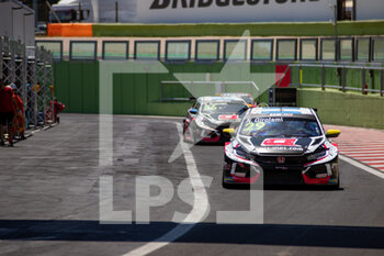 22/07/2022 - GIROLAMI Nestor (ARG), ALL-INKL.COM Münnich Motorsport, Honda Civic Type R TCR, 86 GUERRIERI Esteban (ARG), ALL-INKL.COM Münnich Motorsport, Honda Civic Type R TCR, action stand pit lane during the WTCR - Race of Italy 2022, 6th round of the 2022 FIA World Touring Car Cup, on the Autodromo Vallelunga Piero Taruffi from July 22 to 24 in Campagnano di Roma, Italy - AUTO - WTCR - RACE OF ITALY 2022 - TURISMO E GRAN TURISMO - MOTORI
